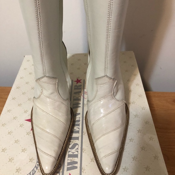 New Los Altos Boots Eel Boots, Bone, Size 8 - Picture 2 of 9